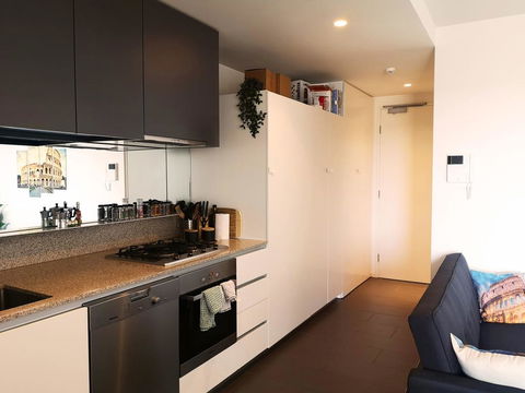 Italian Style Apartment - Accommodation Broadbeach 0