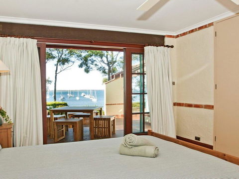Izba - Mediterranean Style Hideaway - Accommodation Broadbeach 3