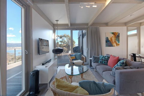 JINDY HOUSE BRAND NEW And STYLISH AMAZING VIEWS - Accommodation Broadbeach 3