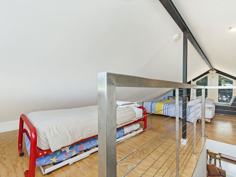 JOHANSSON'S PERCH COTTAGE - Accommodation Broadbeach 1