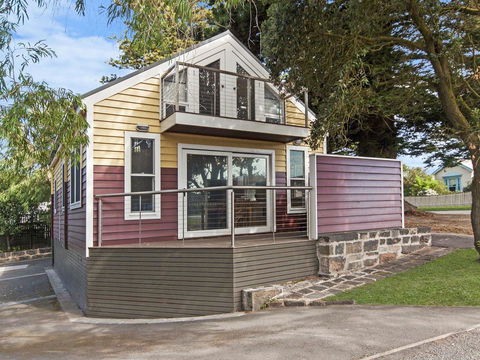 JOHANSSON'S PERCH COTTAGE - Accommodation Broadbeach 3