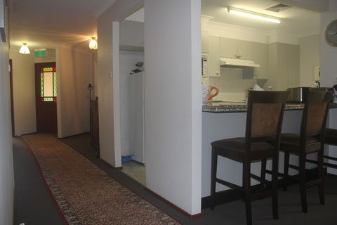 JOHN HUNTER B&B - Accommodation Broadbeach 2