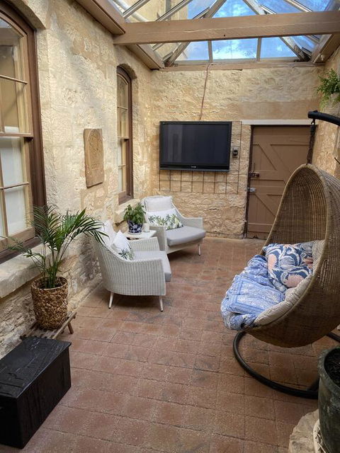 Karatta Beach Cottage - Accommodation Broadbeach 3