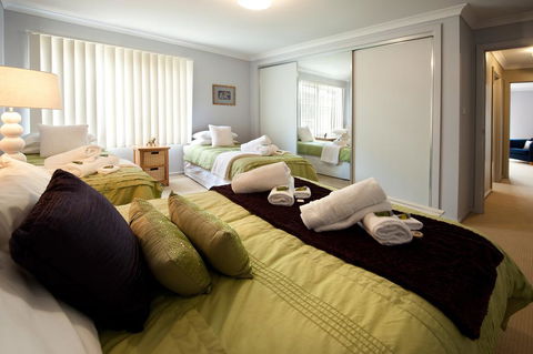 Katherine - Accommodation Broadbeach 3