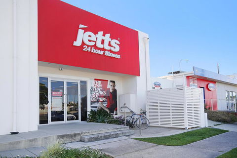 Kennedy Pde 11, Golden Beach - Accommodation Broadbeach 1