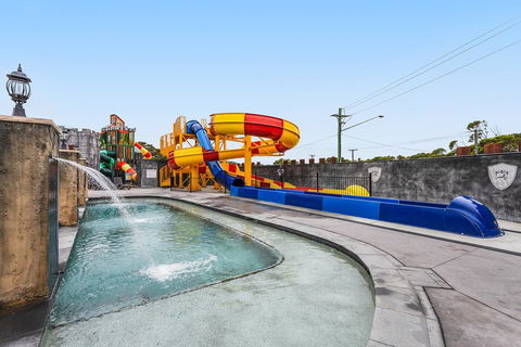 King's Point Retreat - Accommodation Broadbeach 0