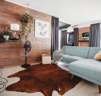 Kirra Hill Coolangatta Renovated Apt w Beach Views - Accommodation Broadbeach
