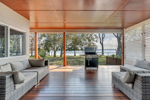 LAKEFRONT And SUNSET HAVEN - Accommodation Broadbeach 3