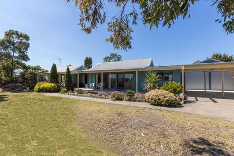 Lakeview - Waterviews On Newlands Arm - Accommodation Broadbeach 0