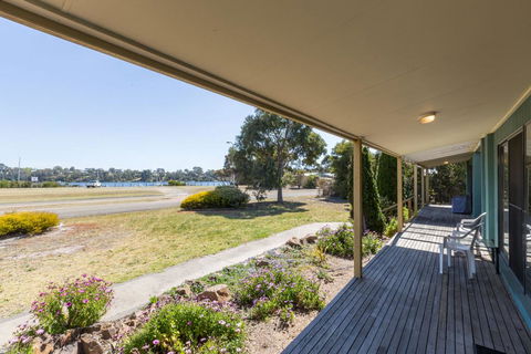 Lakeview - Waterviews On Newlands Arm - Accommodation Broadbeach 2