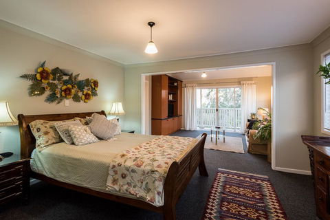 Land Of Lost Treasure - Accommodation Broadbeach 0