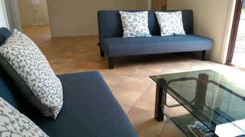 Large 6-Bedroom House With Wifi & Netflix Close To Singleton CBD Hunter Valley - Accommodation Broadbeach 2