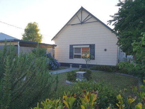 Large 6-Bedroom House With Wifi & Netflix Close To Singleton CBD Hunter Valley - Accommodation Broadbeach 0