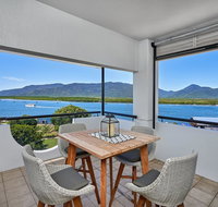 Luxury Cairns Penthouse Apt with Ocean Views 903 - Accommodation Broadbeach