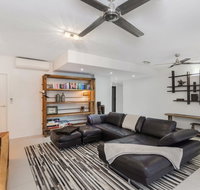 Luxury Pool Side Apartment in Beachfront Resort - Accommodation Broadbeach