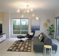 Luxury Waterfront Villa in Sanctuary Lakes - Accommodation Broadbeach