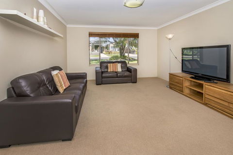 Macs Manor - Accommodation Broadbeach 3