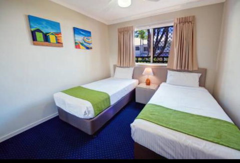 Mermaid Beach Apartment - Accommodation Broadbeach 2