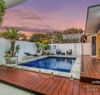 Miami Beachside Beach House - Accommodation Broadbeach