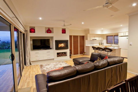 MilaViews - Accommodation Broadbeach 3