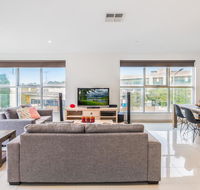 Modern Unit With Balconies Near Melbourne Airport - Accommodation Broadbeach