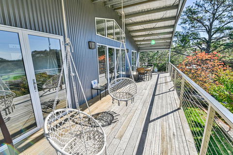 Mortimers Wines - The Canopy Loft - Accommodation Broadbeach 2