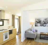 Myrtle Tree Lodge - Trunks - Accommodation Broadbeach