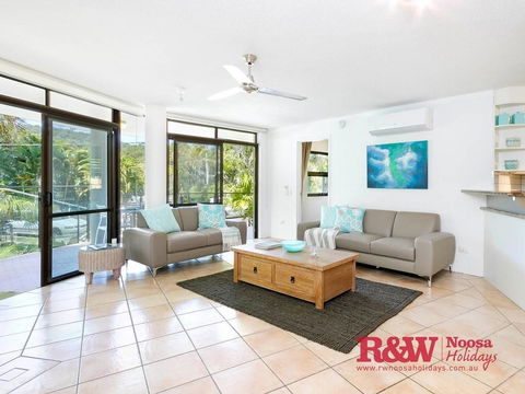 Naousa II - Accommodation Broadbeach 2