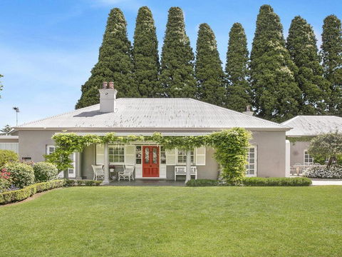 Nattai Lodge - House & Cottage In Beautiful Garden - Accommodation Broadbeach 0