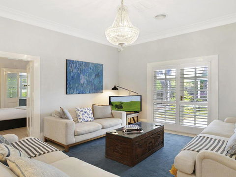 Nattai Lodge - House & Cottage In Beautiful Garden - Accommodation Broadbeach 3