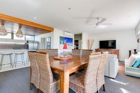 Nautilus Beachfront Villas & Spa - Accommodation Broadbeach 2