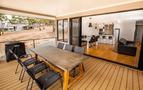 Neagles Retreat Villas - Accommodation Broadbeach 3