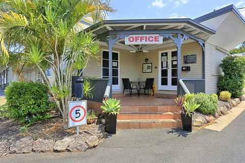 Ned Kelly's Motel - Accommodation Broadbeach 2