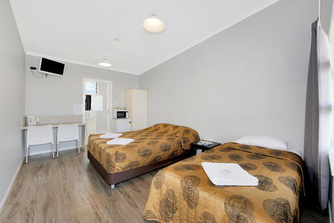 Ned Kelly's Motel - Accommodation Broadbeach 1