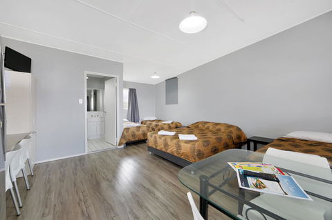 Ned Kelly's Motel - Accommodation Broadbeach 3