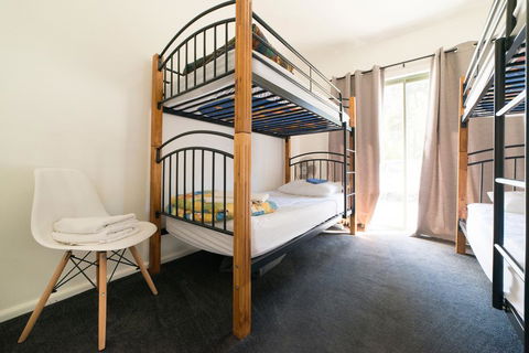Neds Other Beds - Accommodation Broadbeach 2