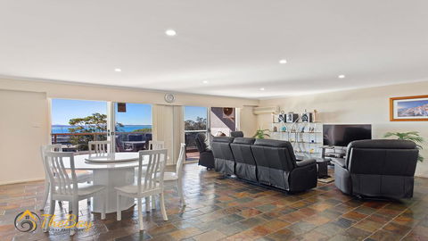 Nelson Bay CBD Apartment - No.41 Nelson Towers - Accommodation Broadbeach 3
