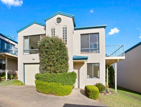 NELSON COVE 2 - Townhouse A Short Walk To Town - Accommodation Broadbeach 0