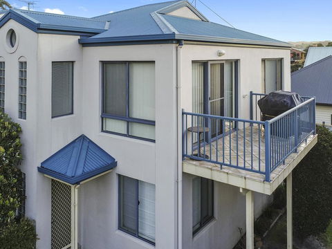 NELSON COVE 2 - Townhouse A Short Walk To Town - Accommodation Broadbeach 2