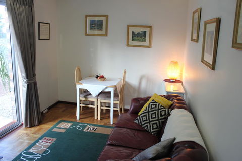 Jacaranda Hideaway Bed & Breakfast - Accommodation Broadbeach 3