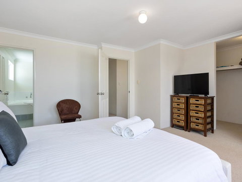 Cooper Street - Accommodation Broadbeach 7