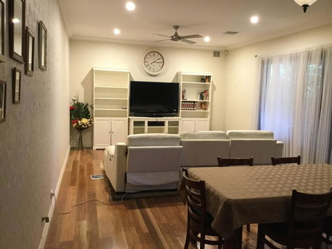 Ascot Home - Accommodation Broadbeach 2