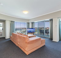 A 406 FANTASTIC OCEAN BEACH and MARINA VIEW APT AT SEASHELLS RESORT - Accommodation Broadbeach
