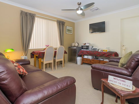 Ascot On Swan Bed & Breakfast - Accommodation Broadbeach 4