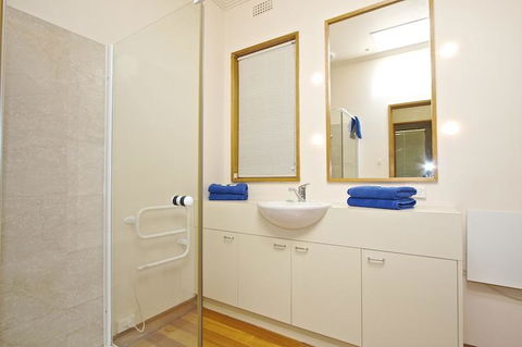Riverfront Motel & Villas - Accommodation Broadbeach 2