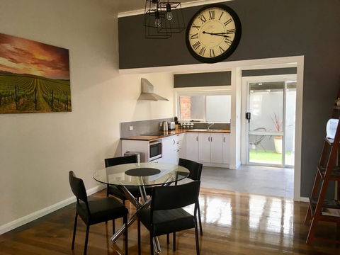 Apartment 5ive - Accommodation Broadbeach 5