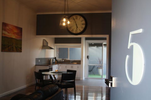 Apartment 5ive - Accommodation Broadbeach 9