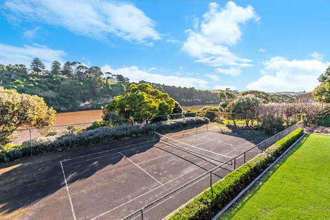 Nevertire - Accommodation Broadbeach 2