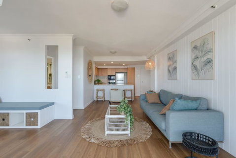 NEW Beautiful 2 Bed Ocean Views In Broadbeach - Accommodation Broadbeach 3