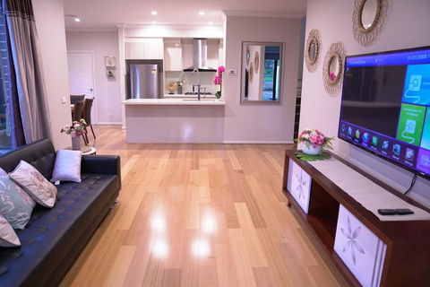 New Comfort House Near Box Hill - Accommodation Broadbeach 2